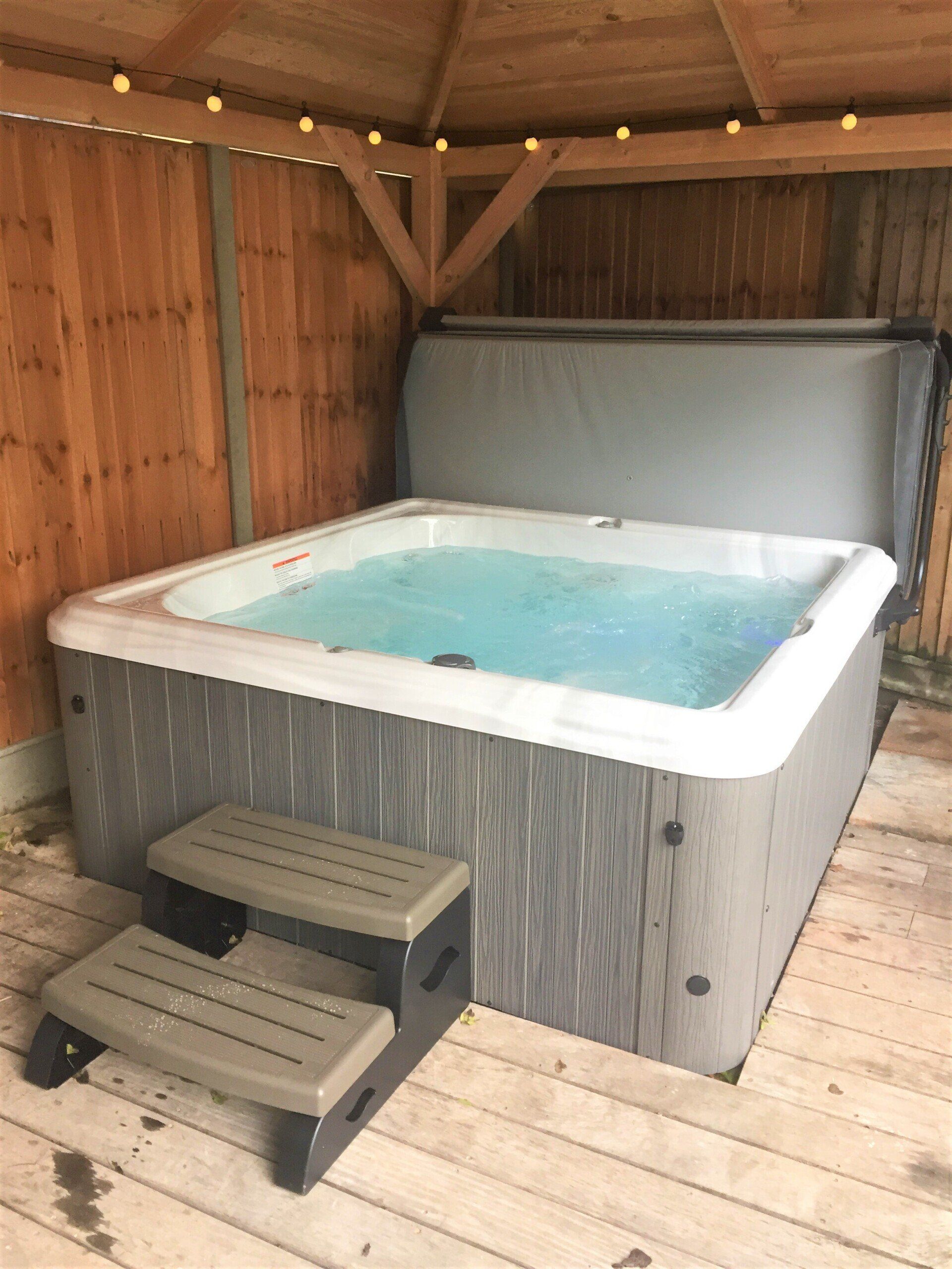 Full description of the Artesian spas Iris hot tub