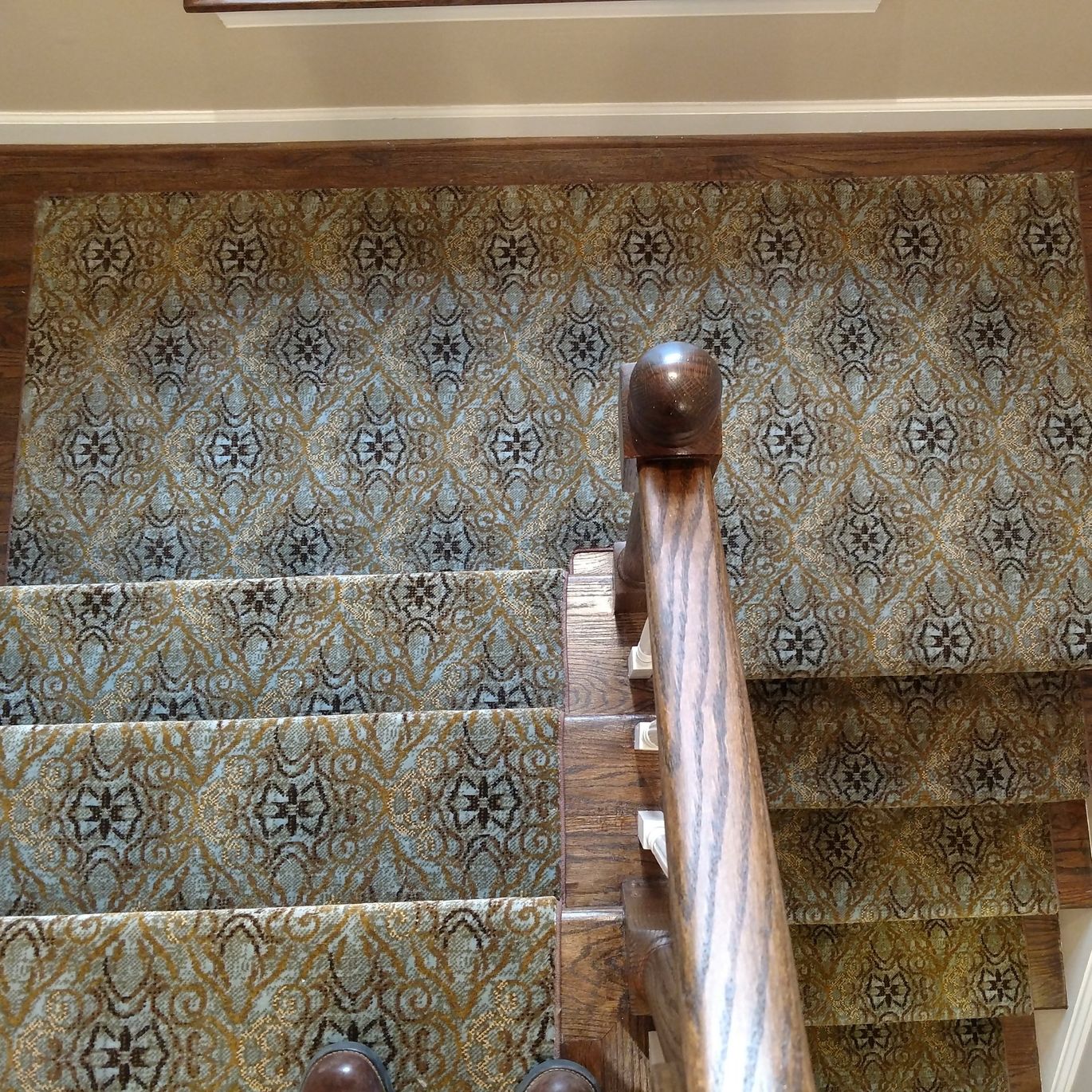 customer runner continued down the stairs
