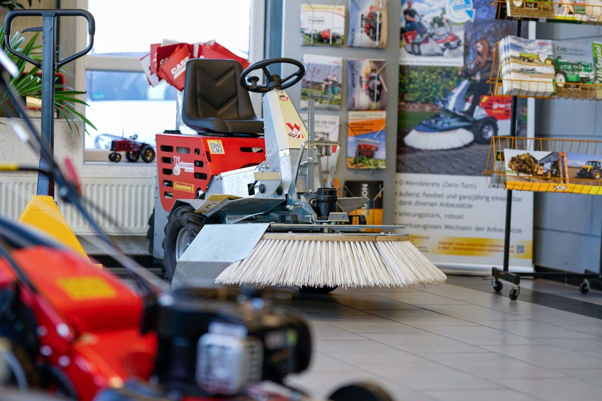 Verkauf von Gartentechnik - Rasenmäher, Mähroboter, Motorsägen und -sensen