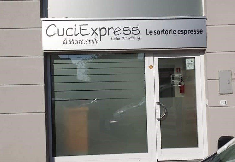 scritta per insegna