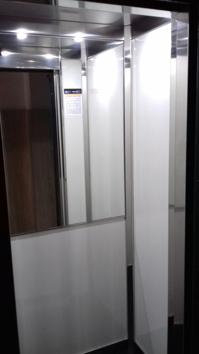 Cabina di un elevatore ammodernata