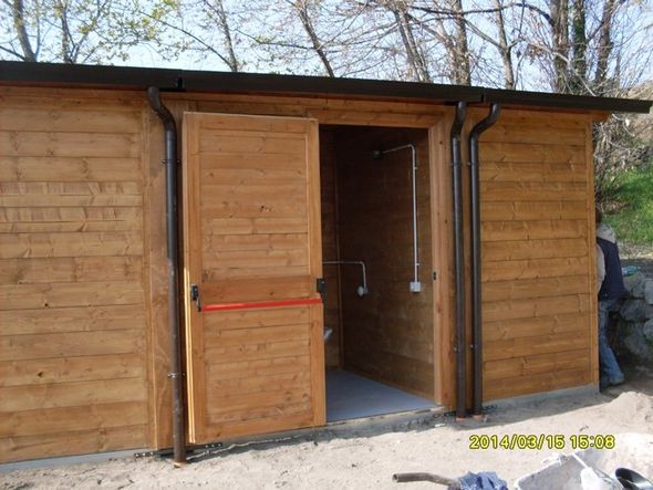 bungalow in legno con maniglione antipanico