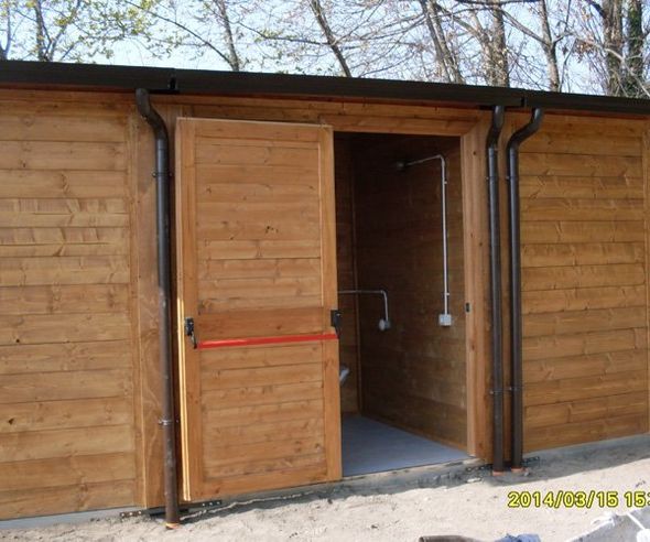 bungalow con servizi igienici