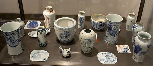 A table topped with a variety of blue and white vases.