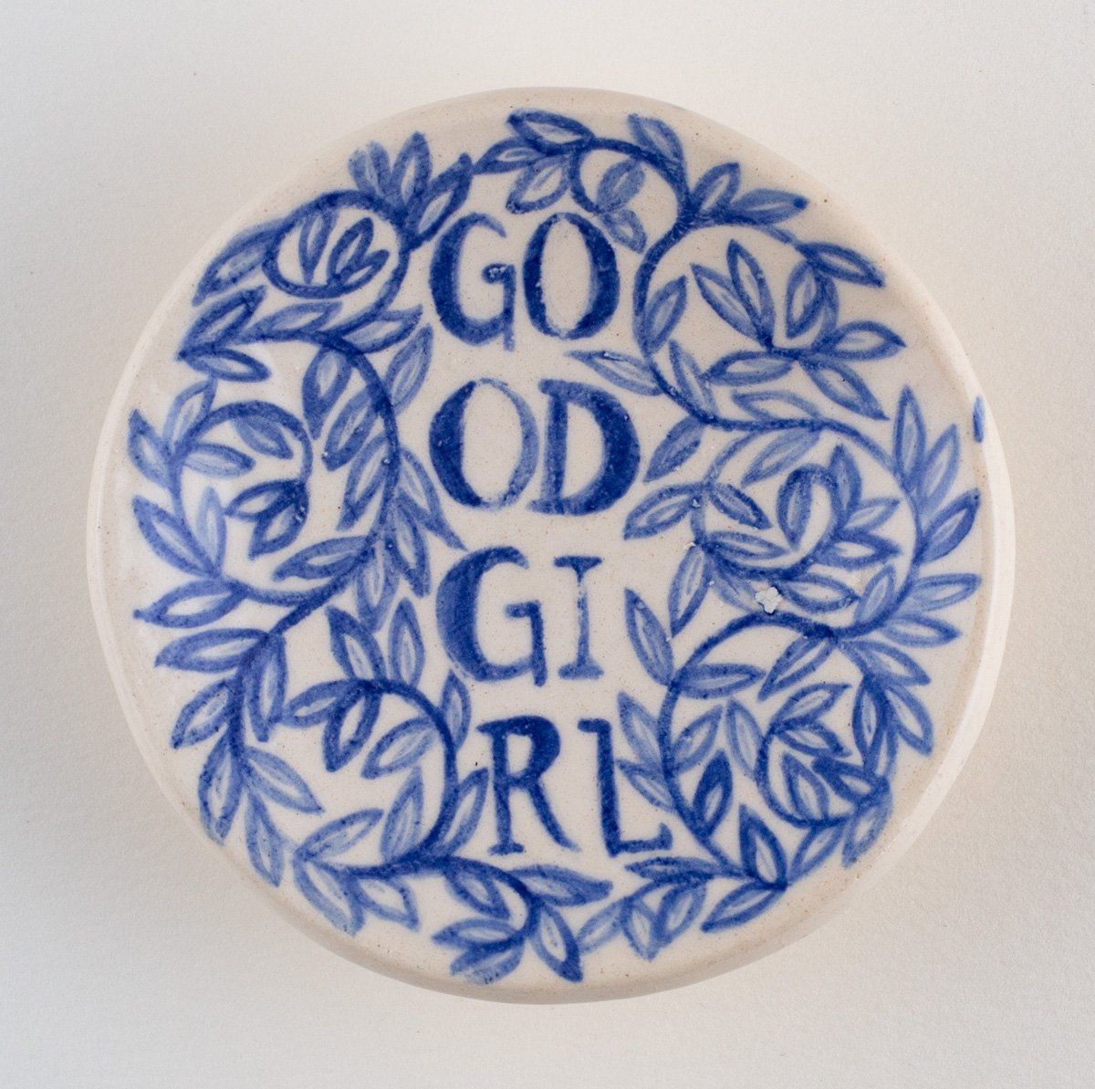 A blue and white plate that says go good give rl
