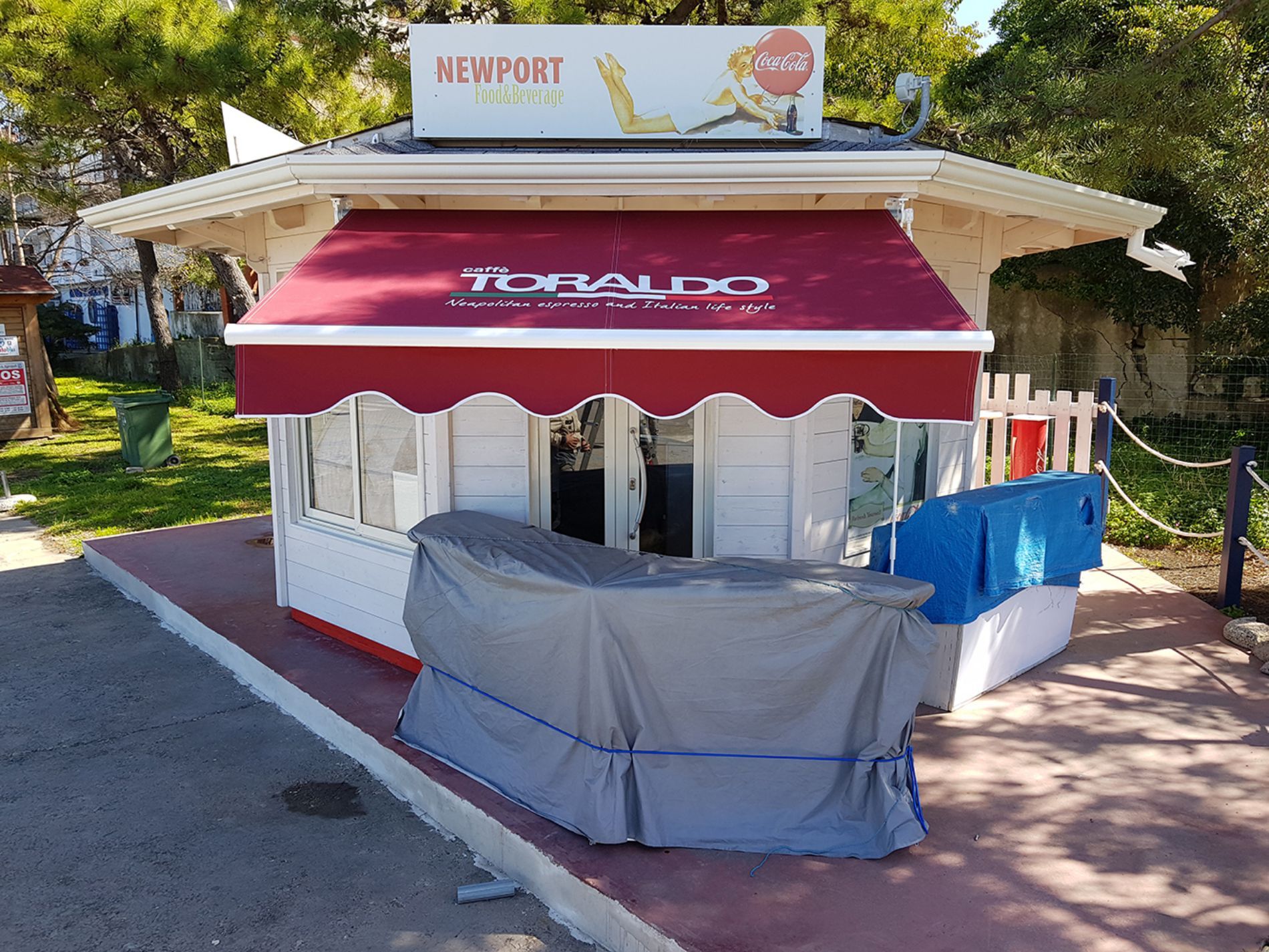 Tenda da sole con logo