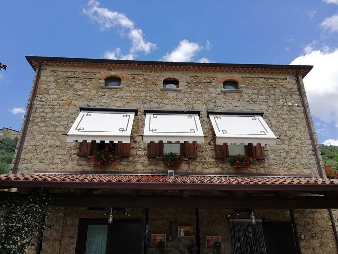 Tende da sole bianche