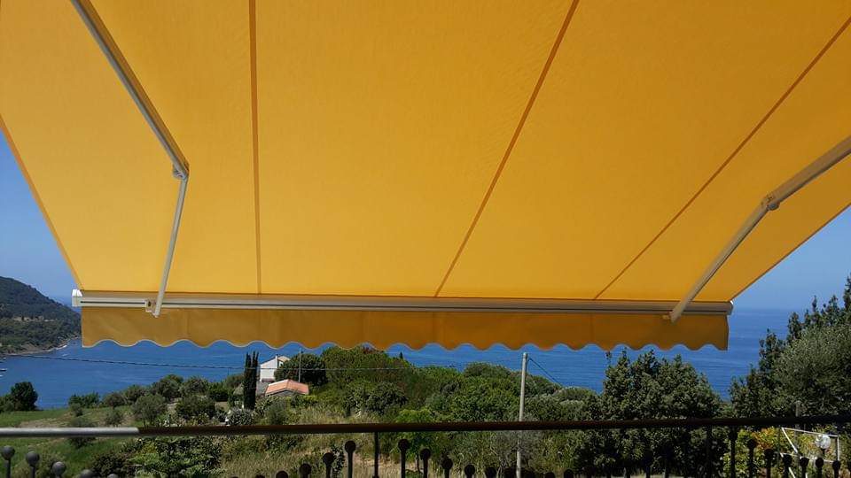 Tende da sole gialle