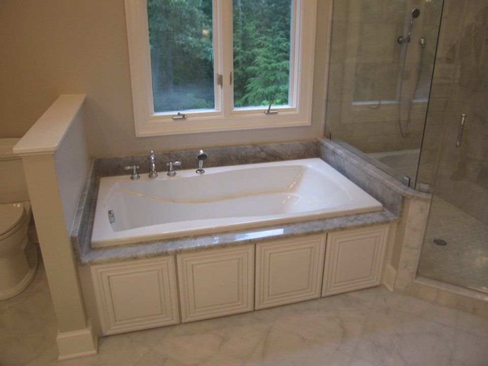 A bathtub — Powhatan, VA — Commonwealth Countertops A bathtub — Powhatan, VA — Commonwealth Countertops