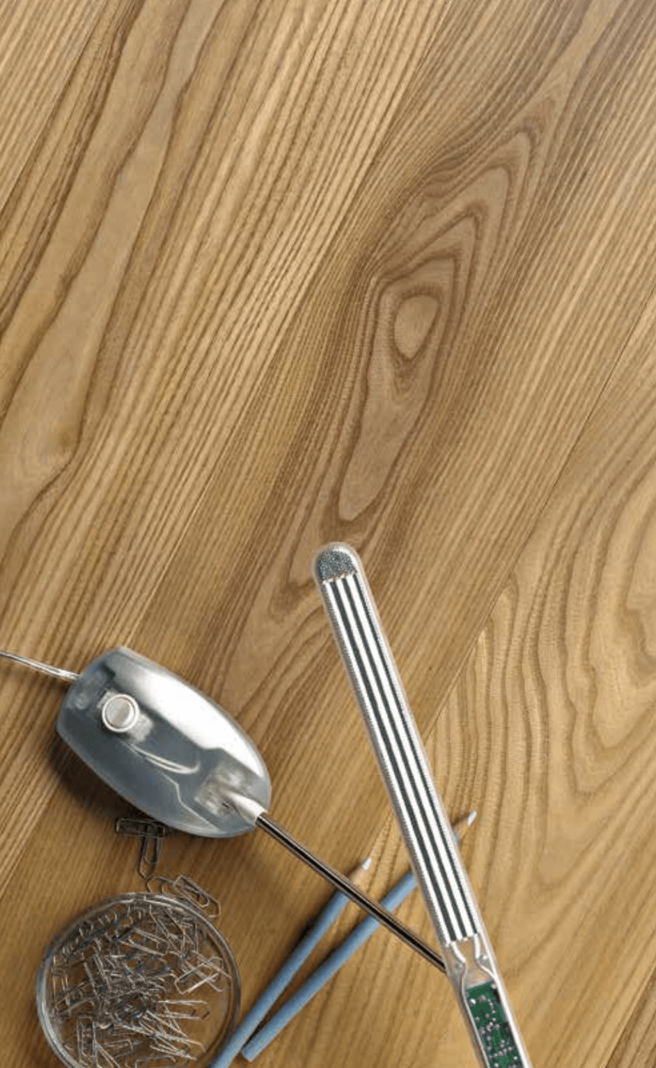 AMERICAN ELM Smoothed or brushed, unfInished or oiled or varnished transparent.