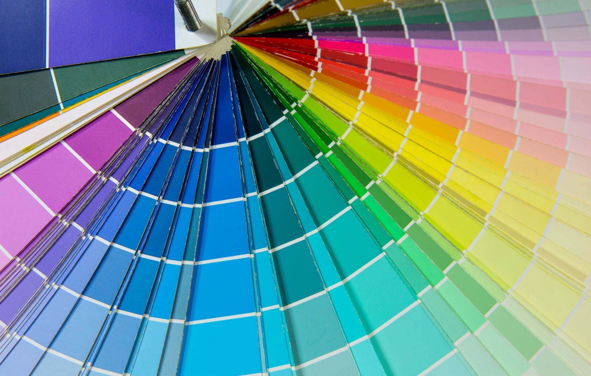 un ventaglio di esempi di colore