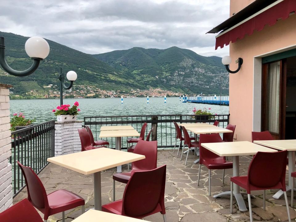 albergo con terrazza esterna