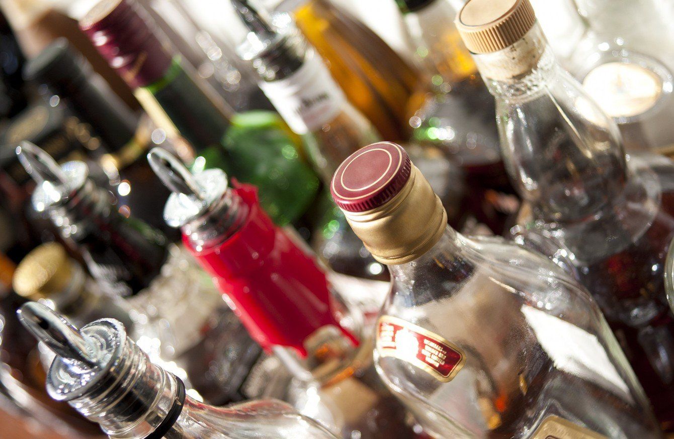bottiglie di liquori e alcool per drink