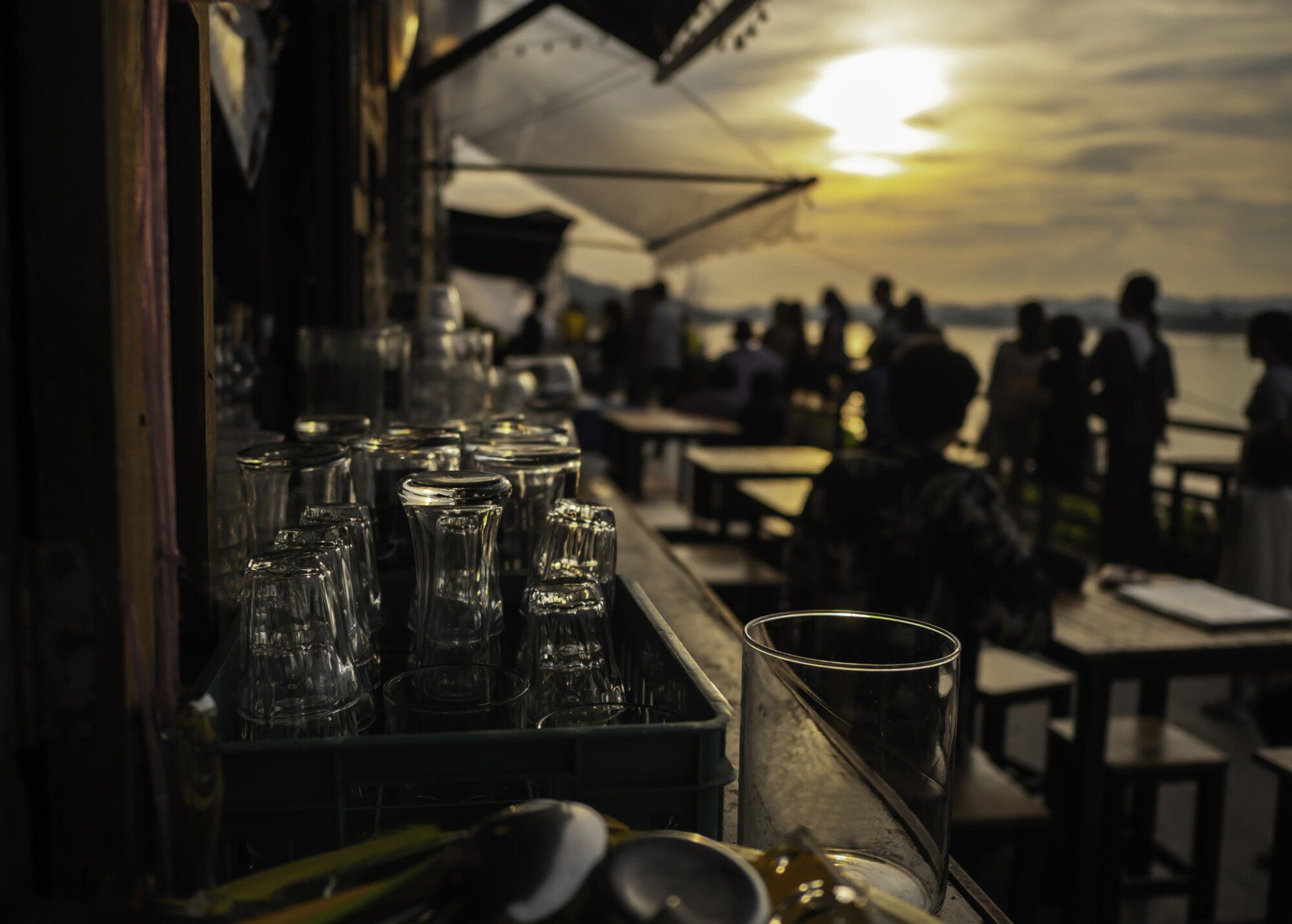 serata all'aperto con banco bar