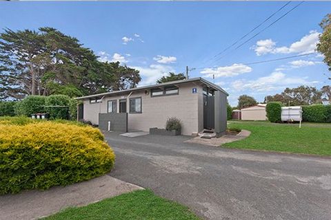 Gum Tree Caravan Park's toilet and shower facilities for campers