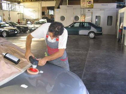 levigatura professionale cofano auto
