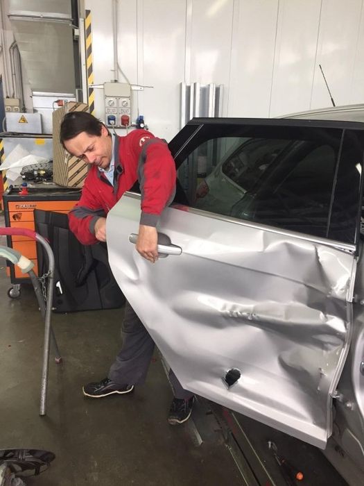 manutenzione sportello auto