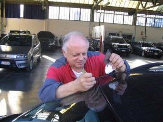 operazione pulizia carrozzeria auto