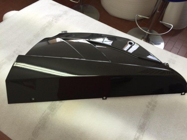 parte moto con effetto carbon look