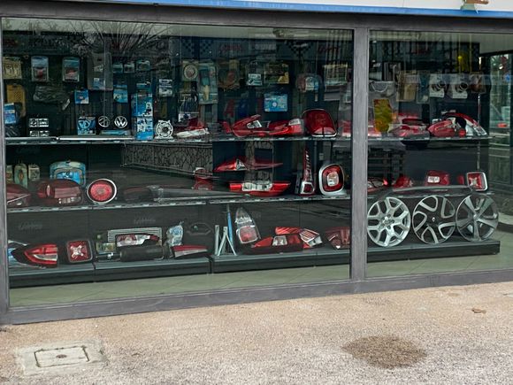 accessori auto in esposizione