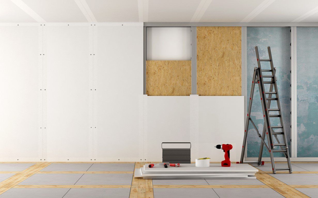 rifacimento di un muro di una csa con scala e trapano