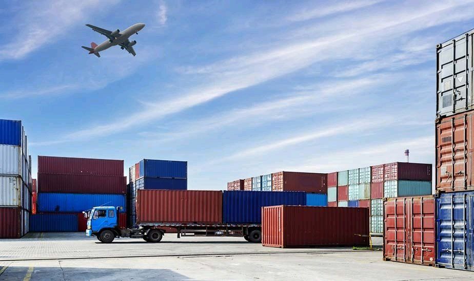 Courier and logistics finance with Grow funding helping businesses in the UK - commercial finance broker