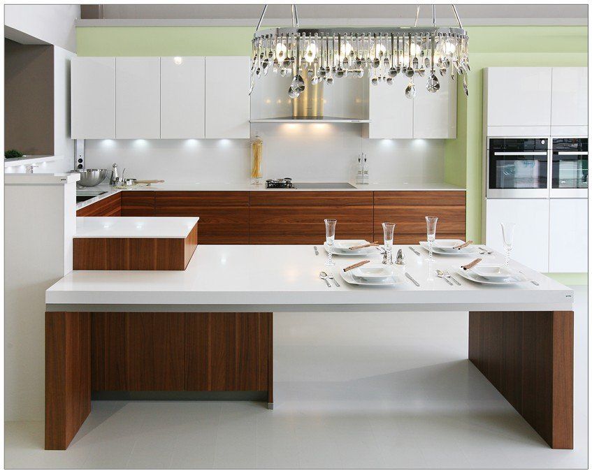 Tough white colour quartz surface installed in the customer house
