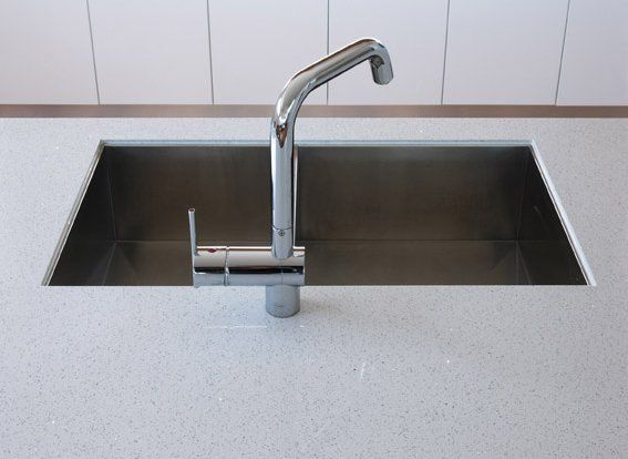 Closer view of the quartz surface installed by experts 