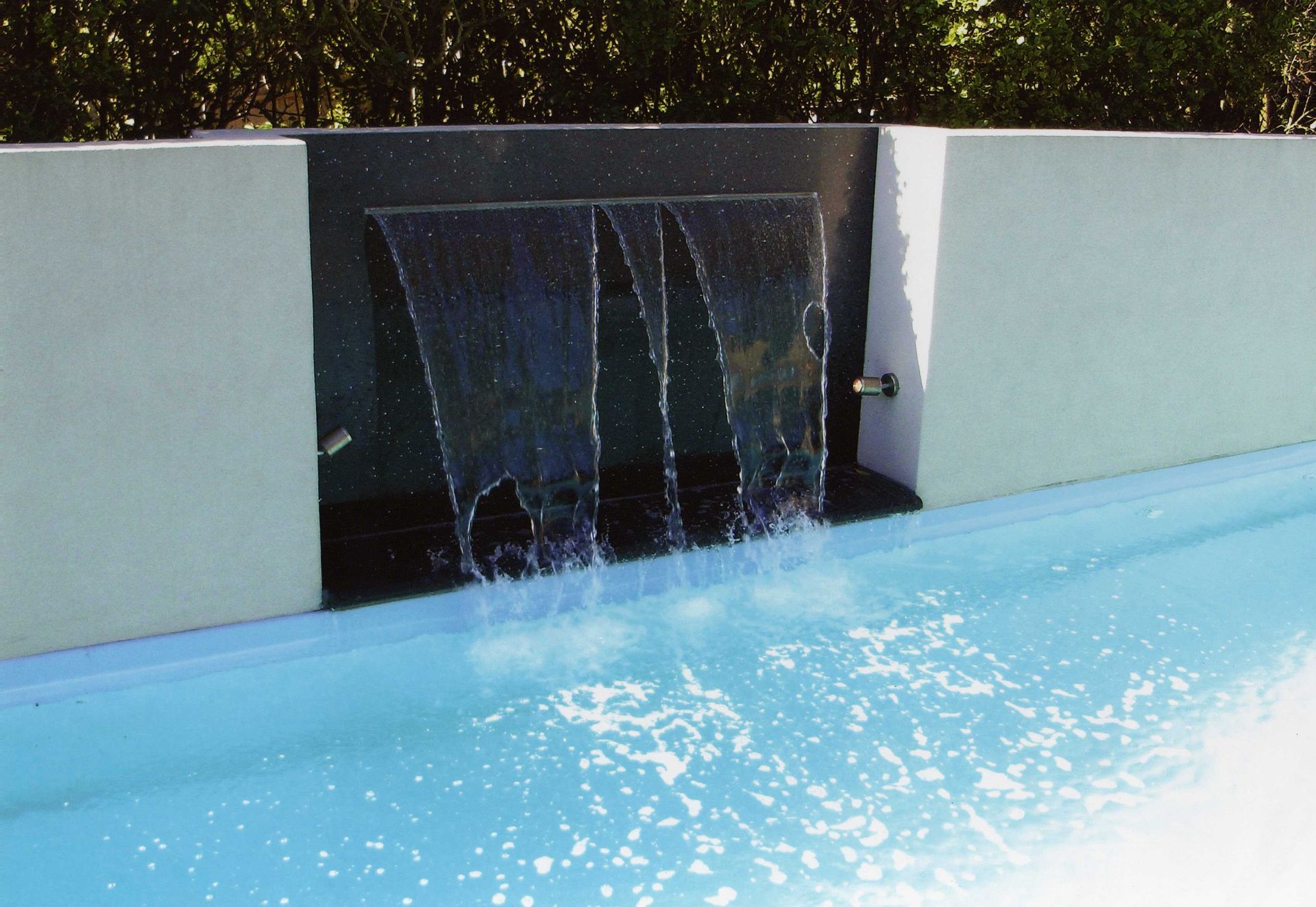 Black quartz wall installed next to the pool 