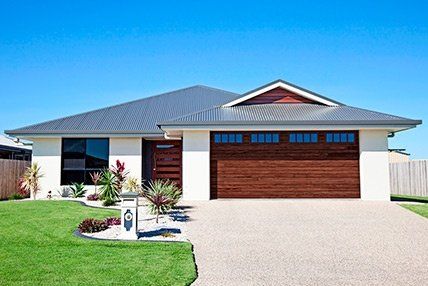 3216P accents woodtone garage door