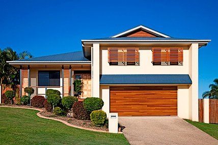 3285P accents woodtone garage door