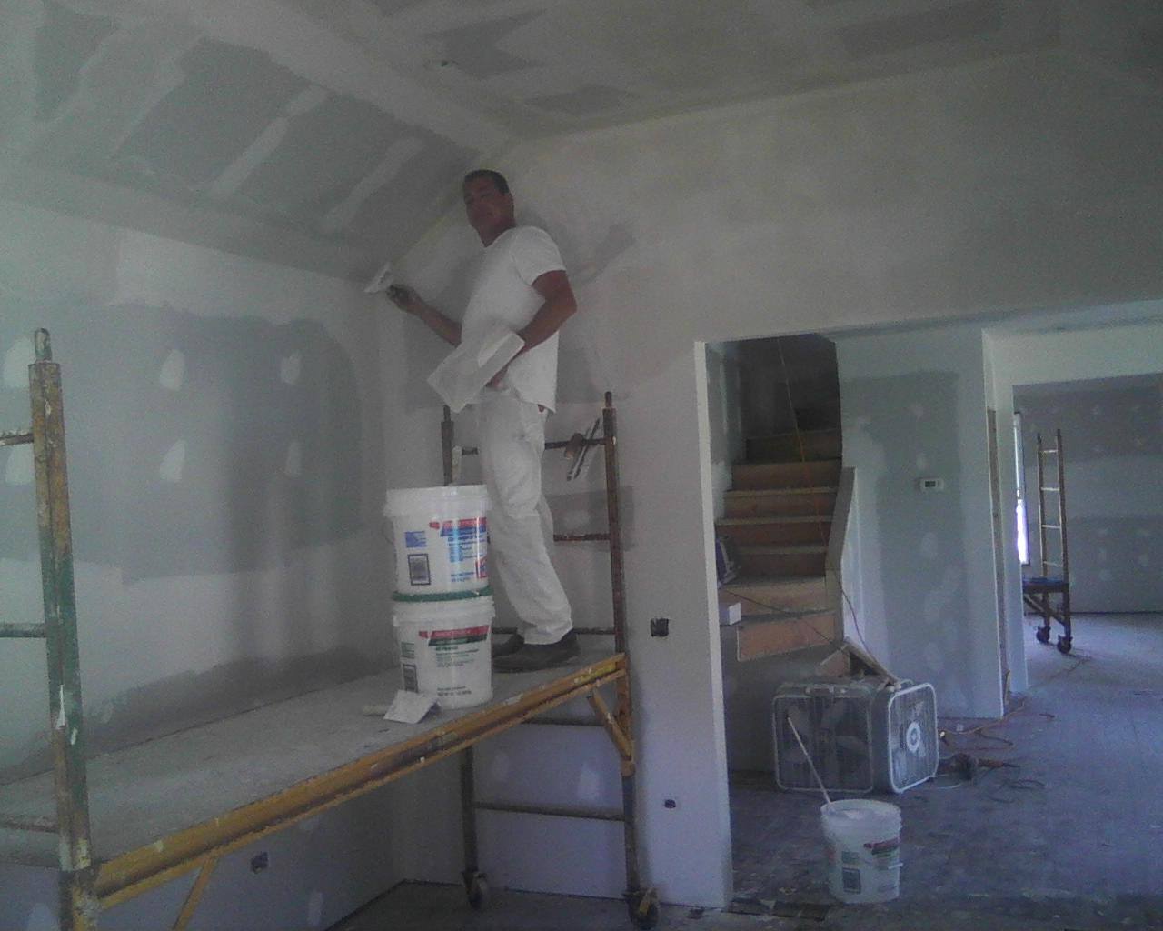 Man Painting the Wall — Hammond, IN — Bob's Plastering & Painting Man Painting the Wall — Hammond, IN — Bob's Plastering & Painting