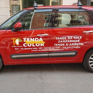 scritte su auto e vetrofanie