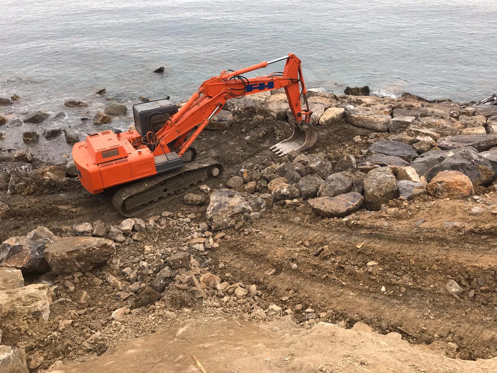 Scavi sulla costa