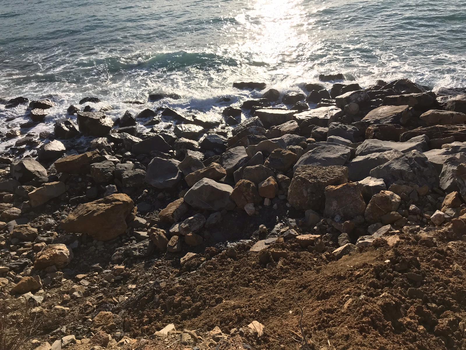 spiaggia rocciosa