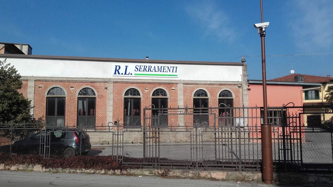 Produzione di porte e finestre su misura