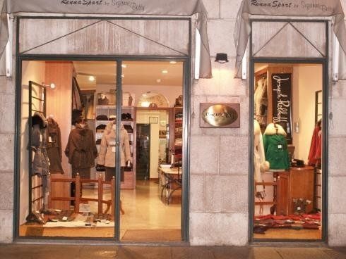 negozio di abiti in pelle e pelliccia