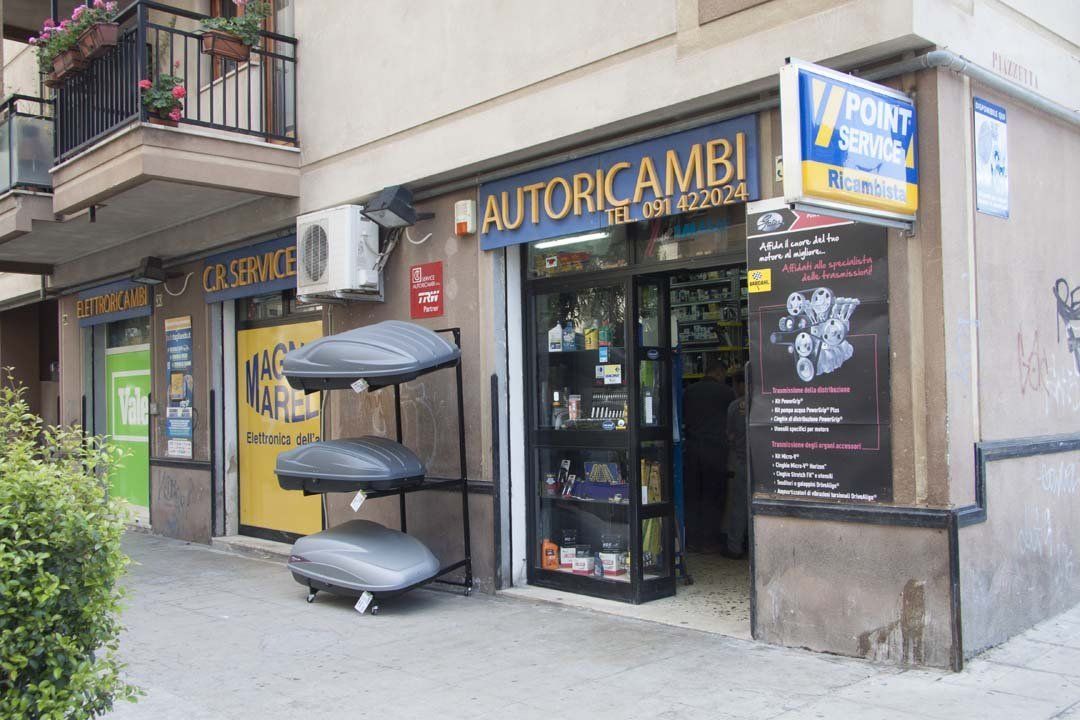 ingresso negozio autoricambi