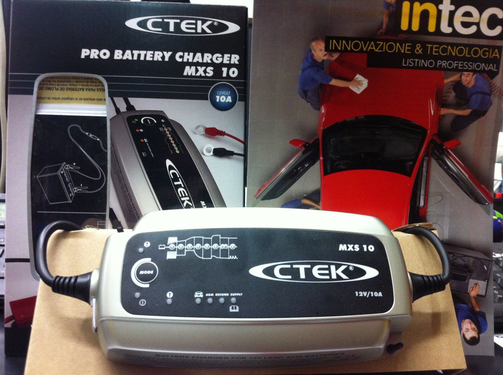 caricatore per batteria auto