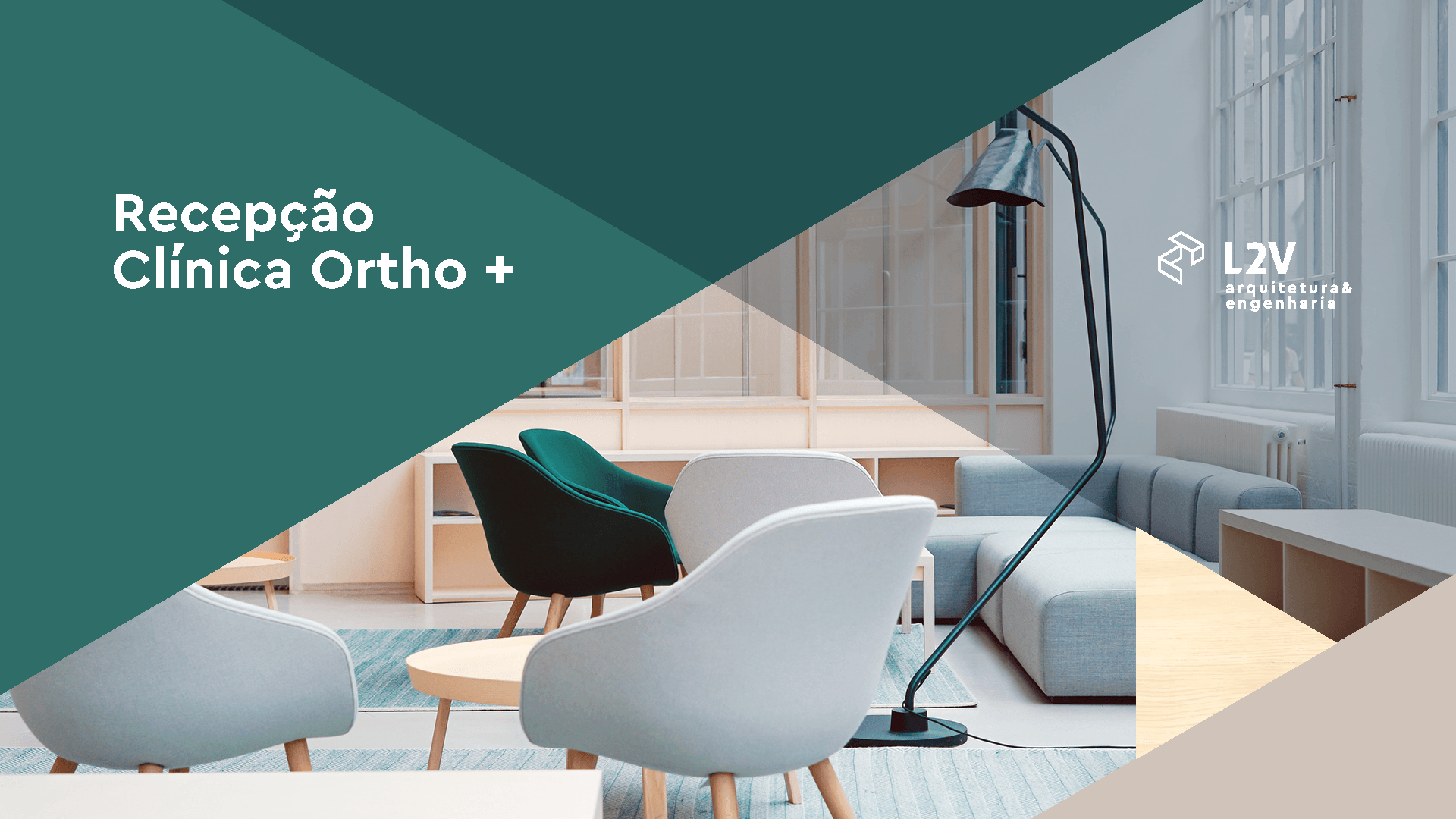 Uma sala de estar com um sofá, cadeiras, mesas e um abajur.