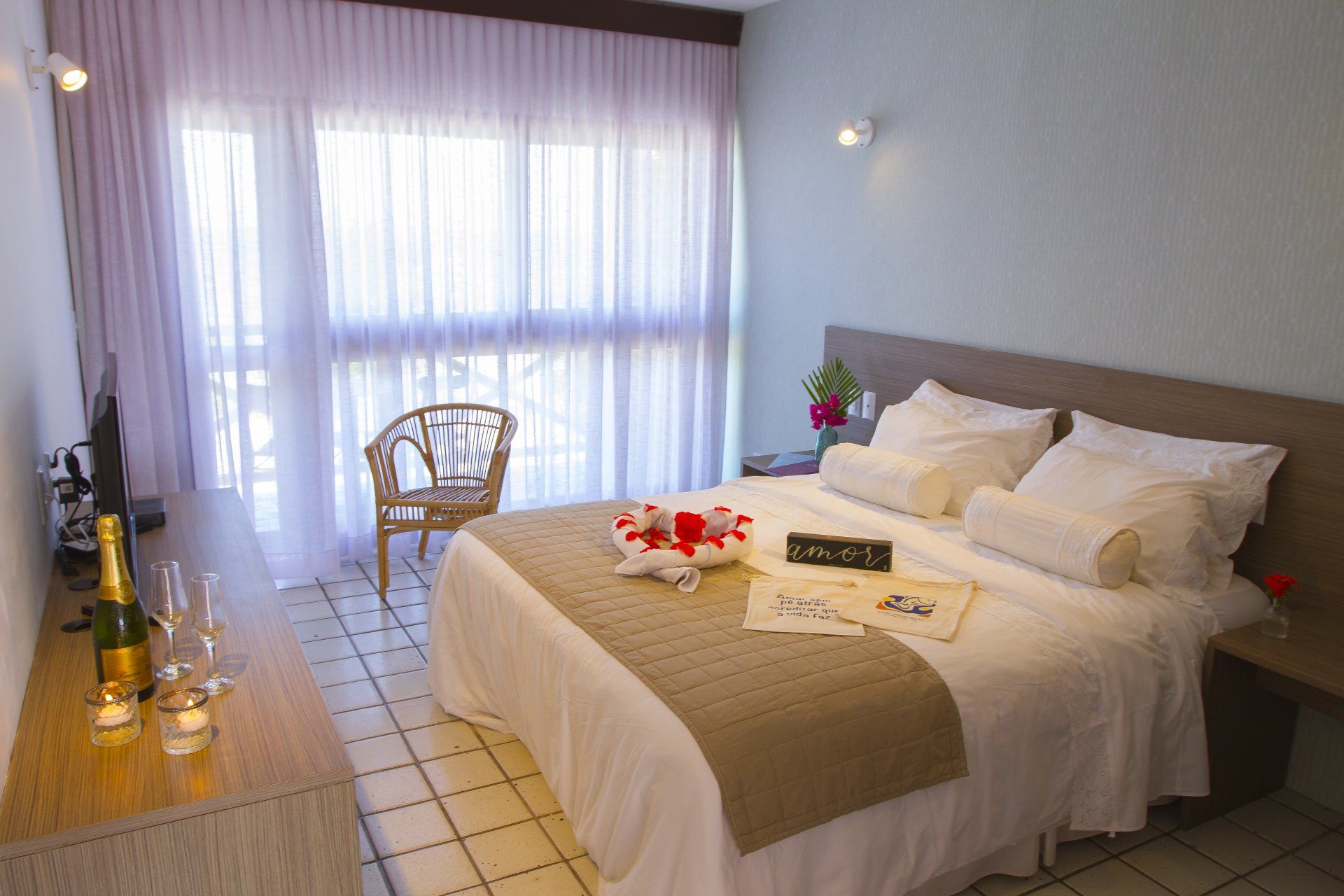 Flores na recepção do hotel areias belas