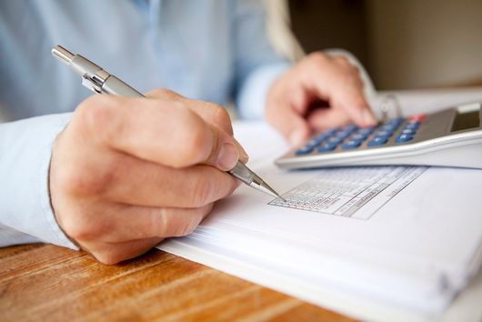 A small business accountant working in the Geelong area
