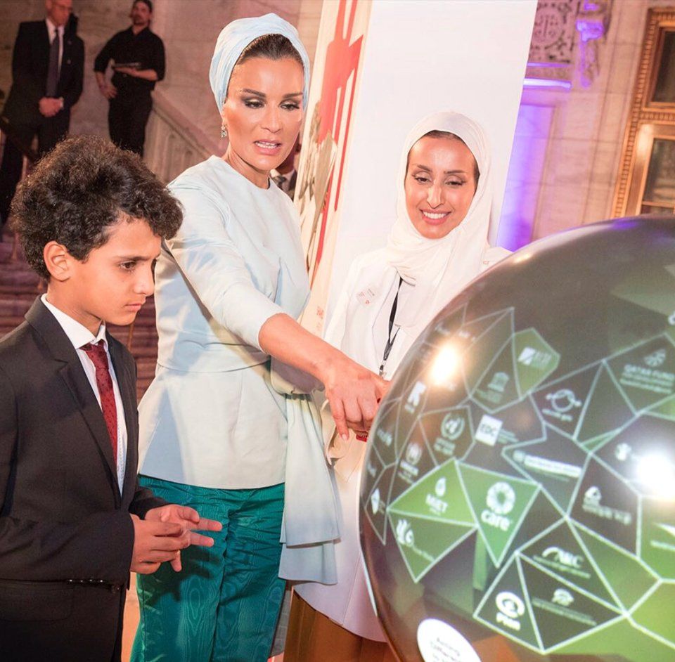 Her Highness Sheikha Moza Bint Nasser interacting with Pufferfish Spherical Display