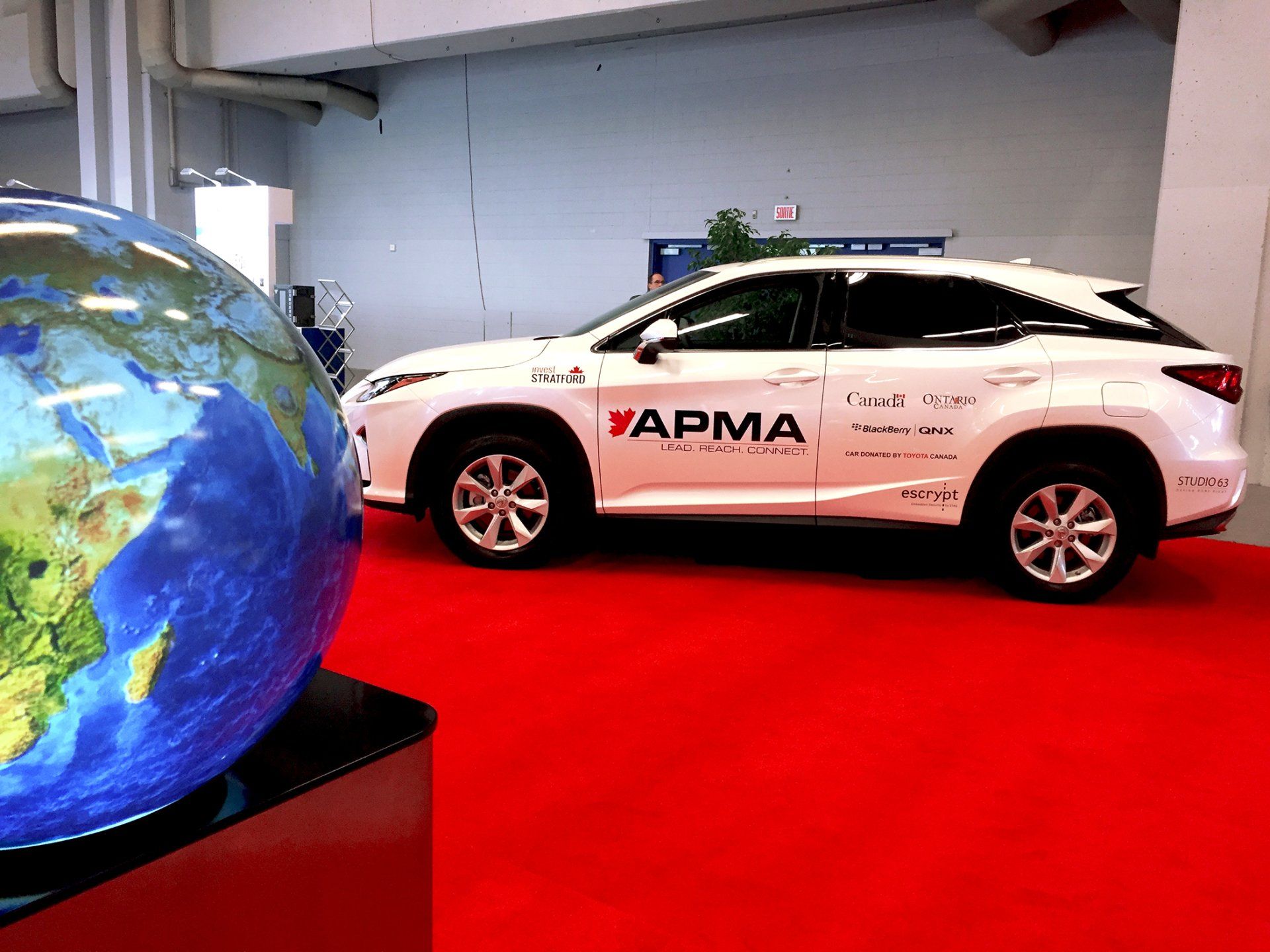 Pufferfish Interactive Display in Ontario Tradeshow Booth.