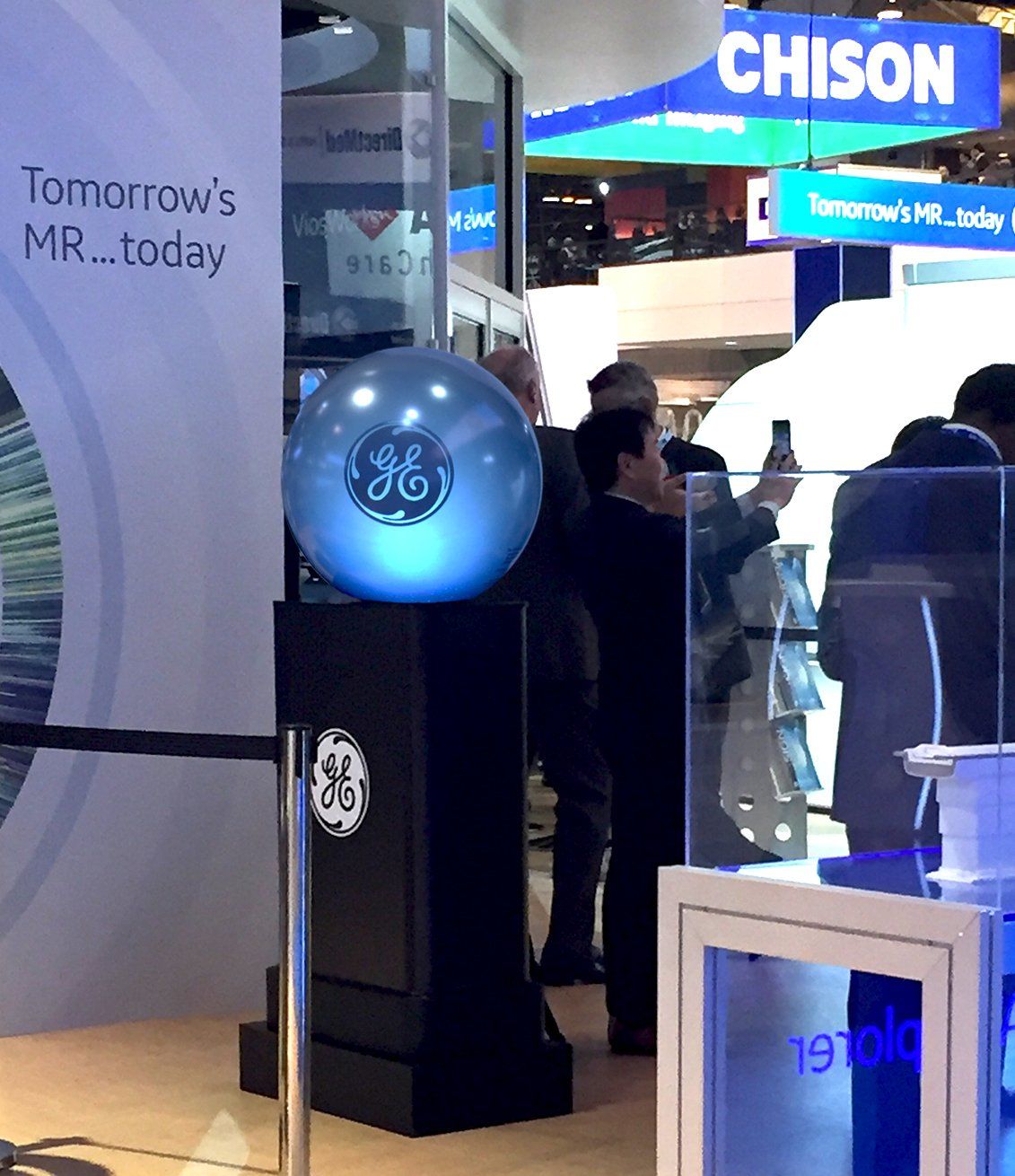 Man taking selfie with Pufferfish Interactive Display.