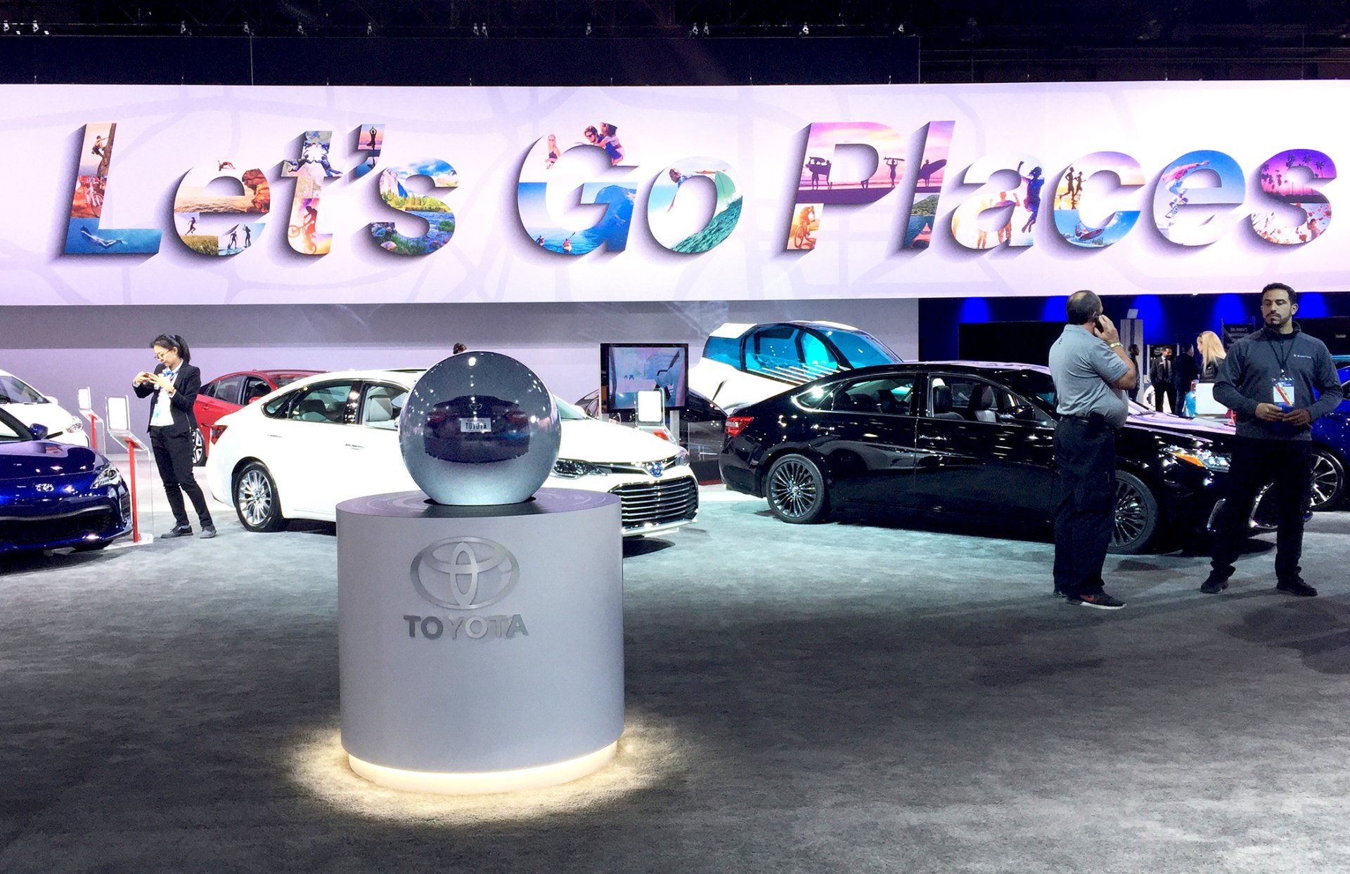 Pufferfish Interactive Display with Toyota Camry at Detroit Autoshow