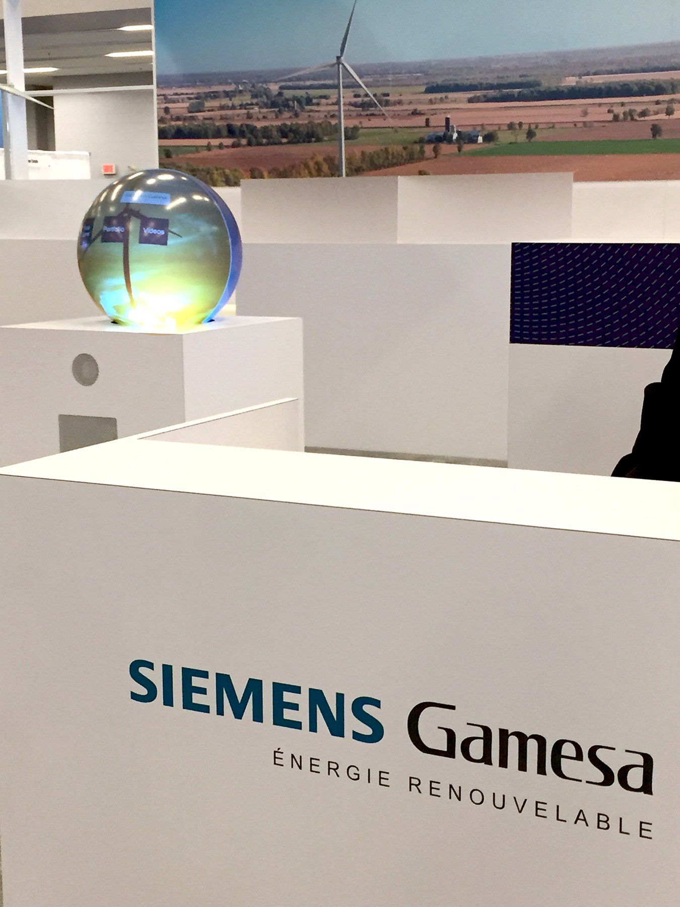 Pufferfish Interactive Display in Siemens Tradeshow Booth.