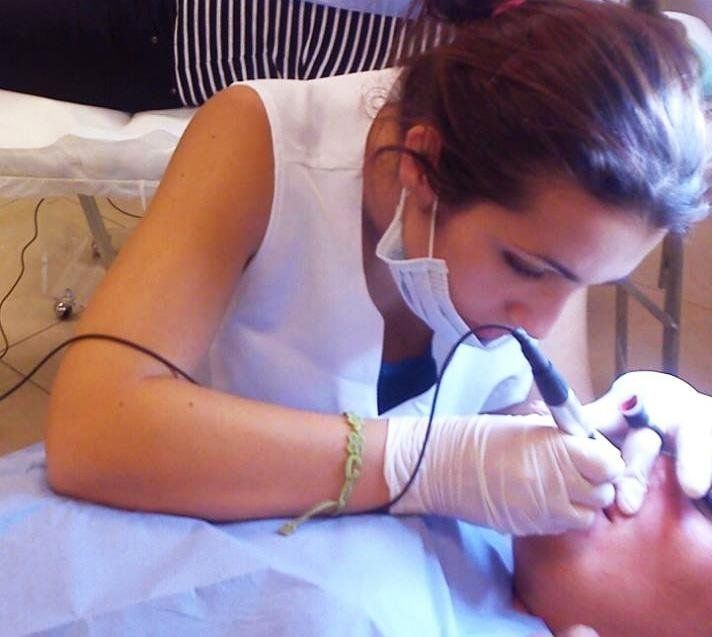 seduta di trucco semipermanente per labbra