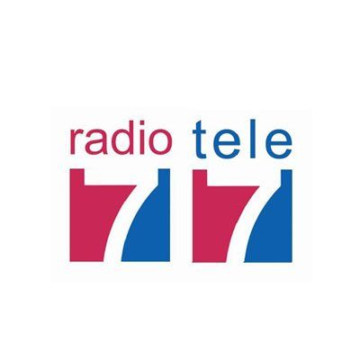Logotipo de Radio Tele 77 con texto rojo y azul y números