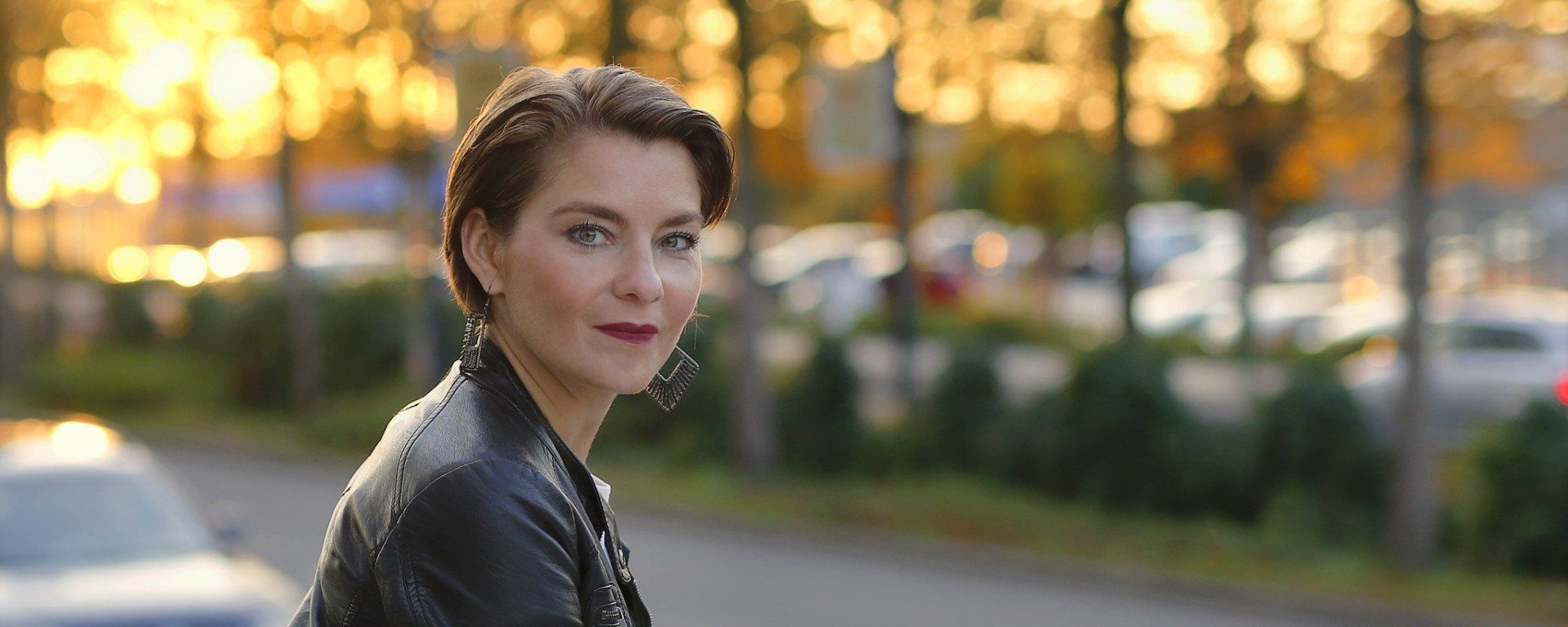 Junge Frau, Street-Style, Fotoshooting in der City,